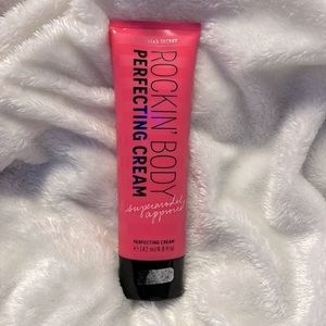 NEW💕 VS perfecting body cream